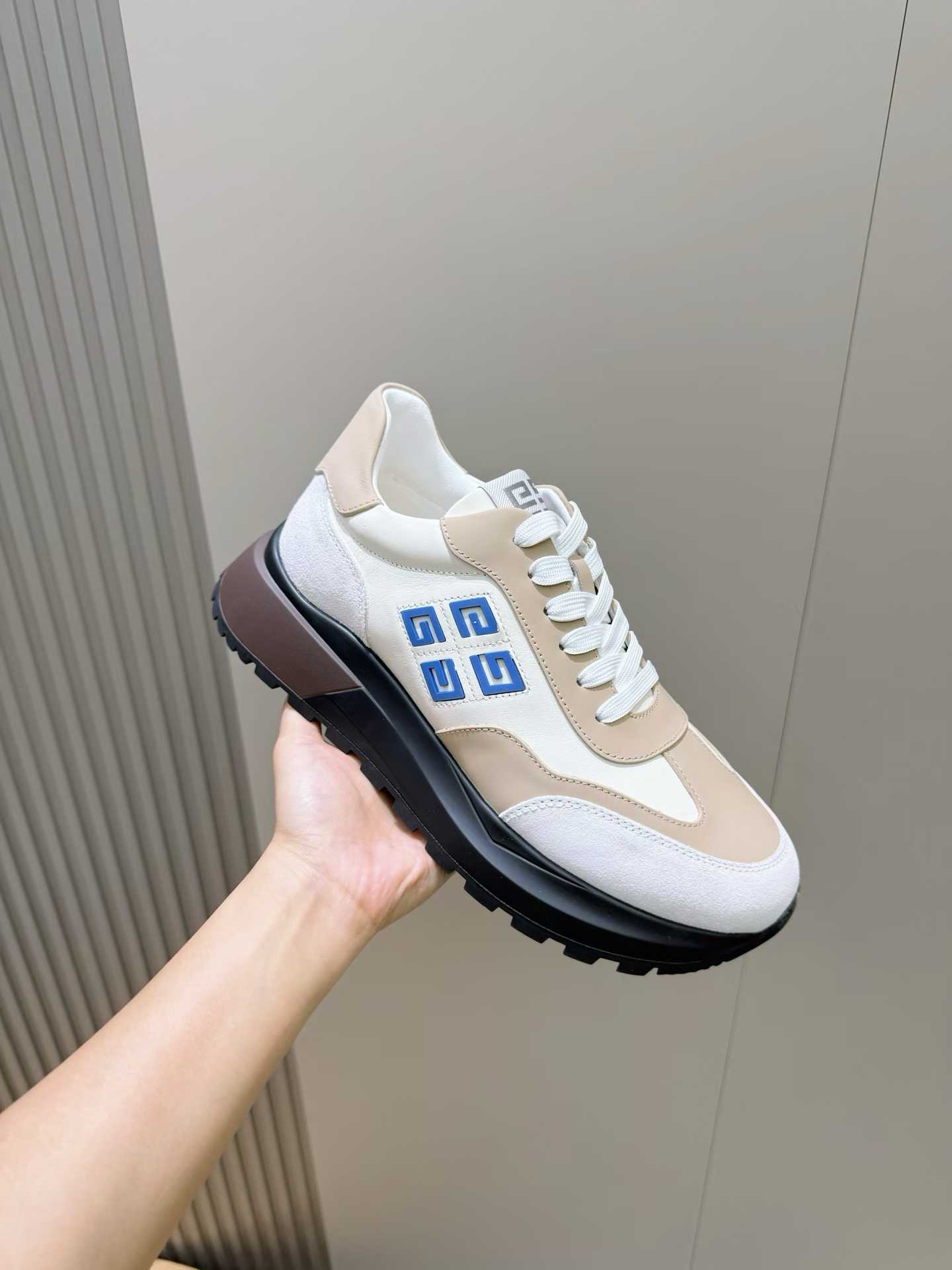 Givenchy sneakers in white and beige