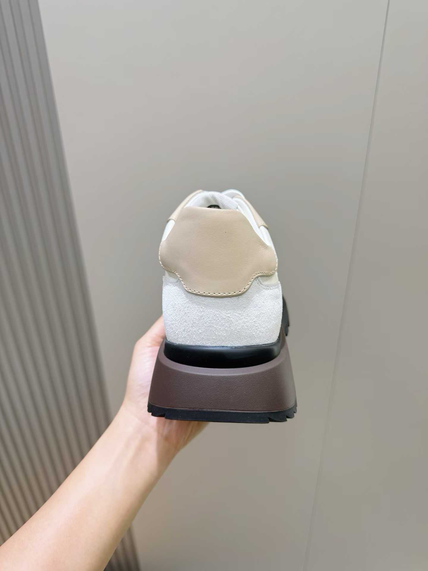 Givenchy sneakers in white and beige