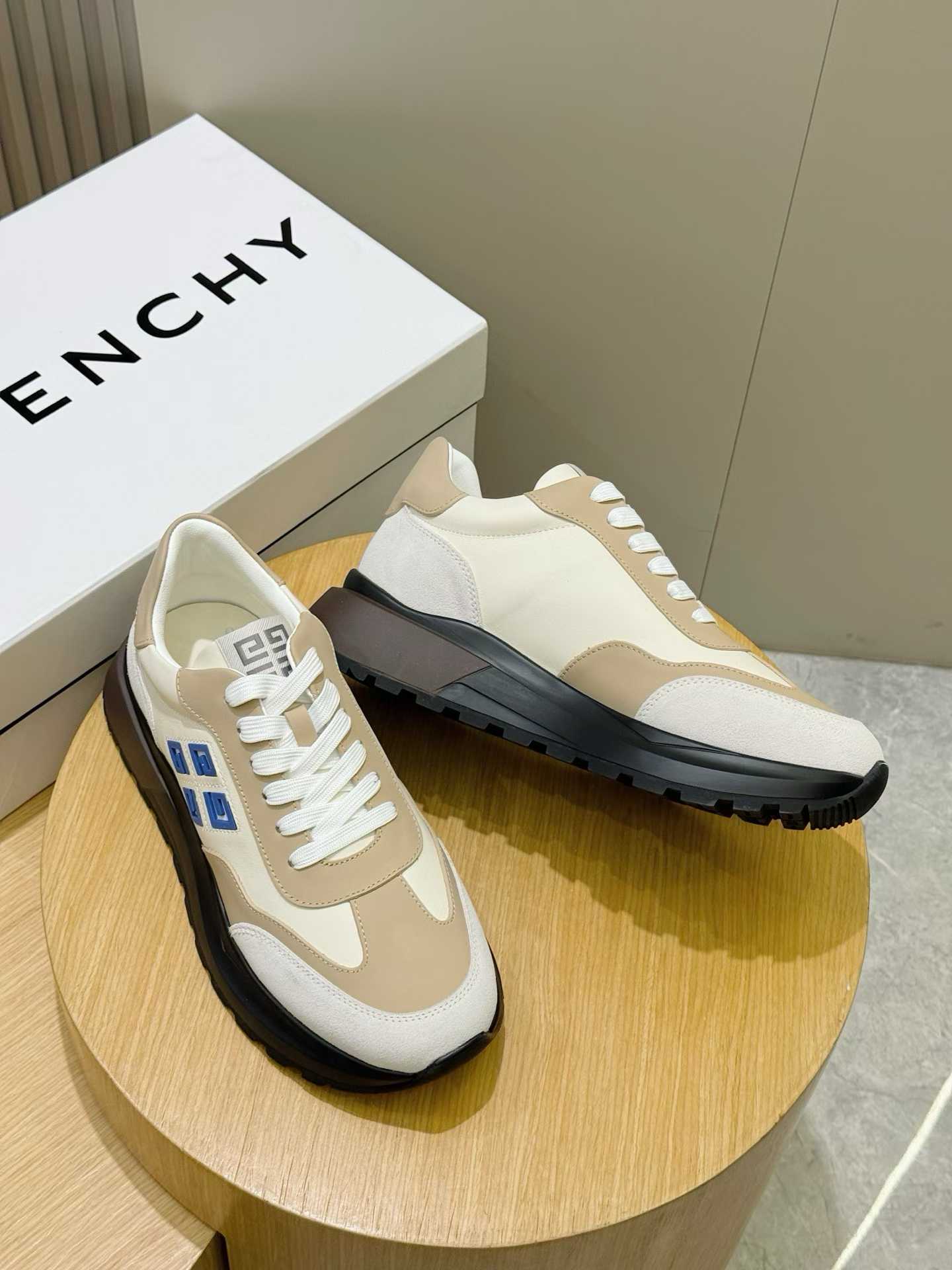 Givenchy sneakers in white and beige