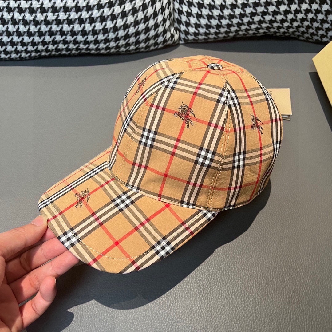 Burberry Check Cotton Baseball Cap in Archive Beige