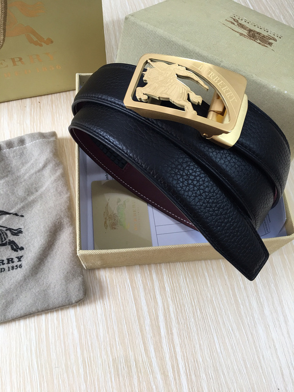 Burberry Vintage Celine black leather belt with a gold-plated horse carriage buckle