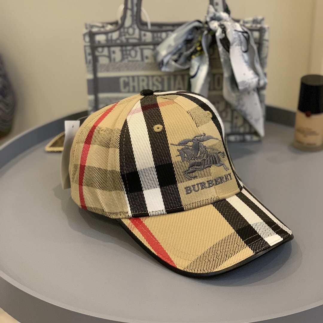 Burberry Vintage Check cotton baseball cap in archive beige with an embroidered Equestrian Knight motif.