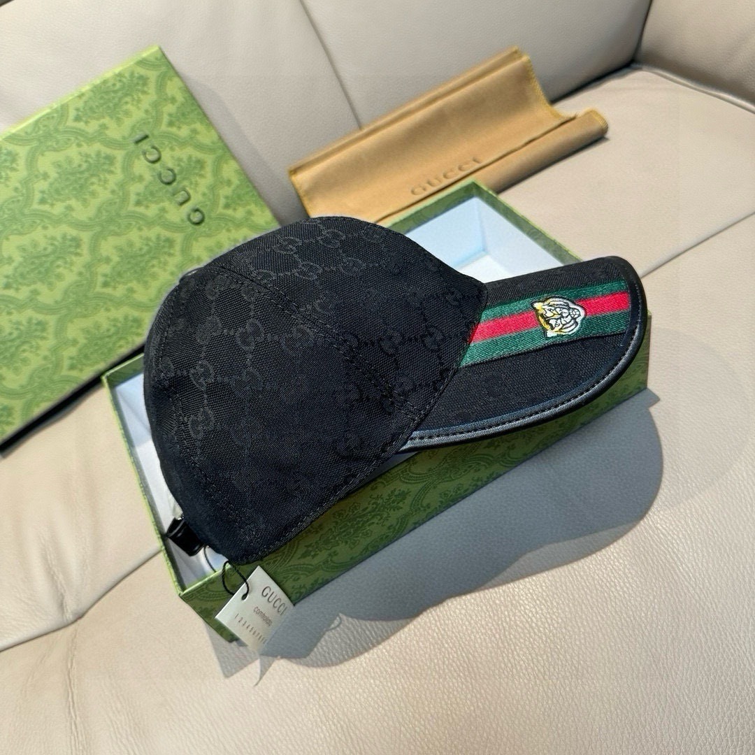 Gucci GG canvas baseball hat in black with a green and red Web stripe detail