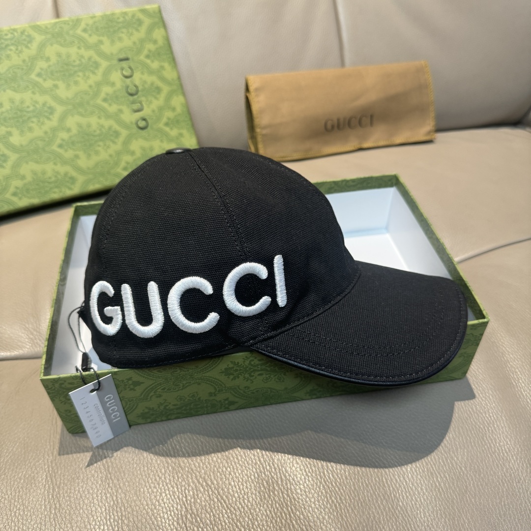 Gucci black cotton baseball cap with white embroidered logo and adjustable strap closure