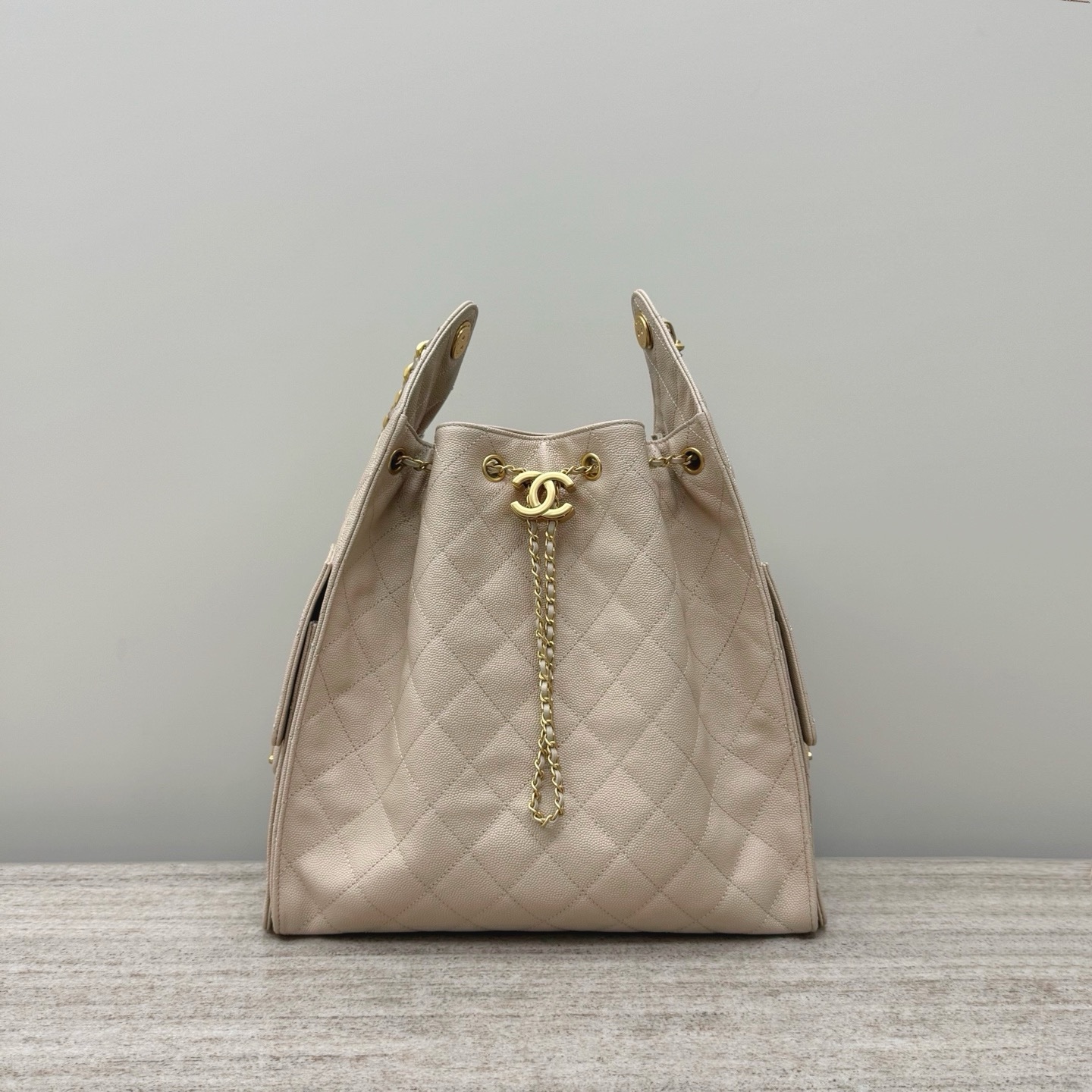 Chanel Code 10299 25S Hobo bag in beige grained calfskin leather with gold-tone metal hardware Size 30x15x40cm