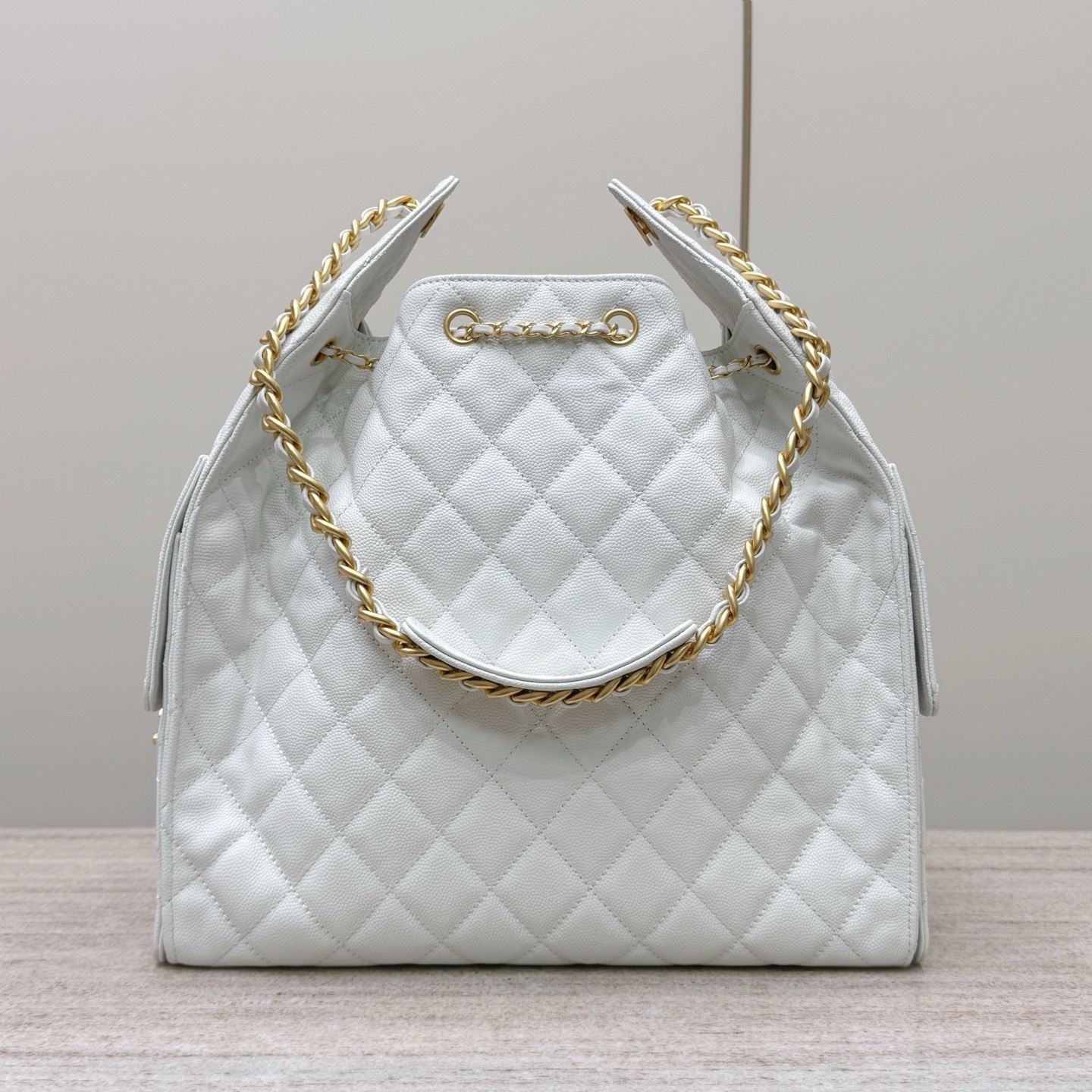 Chanel Code 10296 25S Hobo handbag in white caviar leather with gold-tone metal hardware Size 30x15x40cm