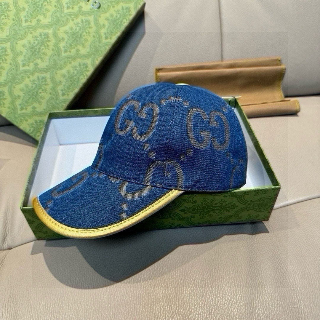 Gucci GG denim baseball hat with a contrasting brim and gold-tone trim