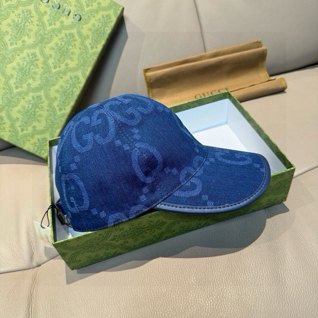 Gucci GG-canvas baseball cap in a blue denim material