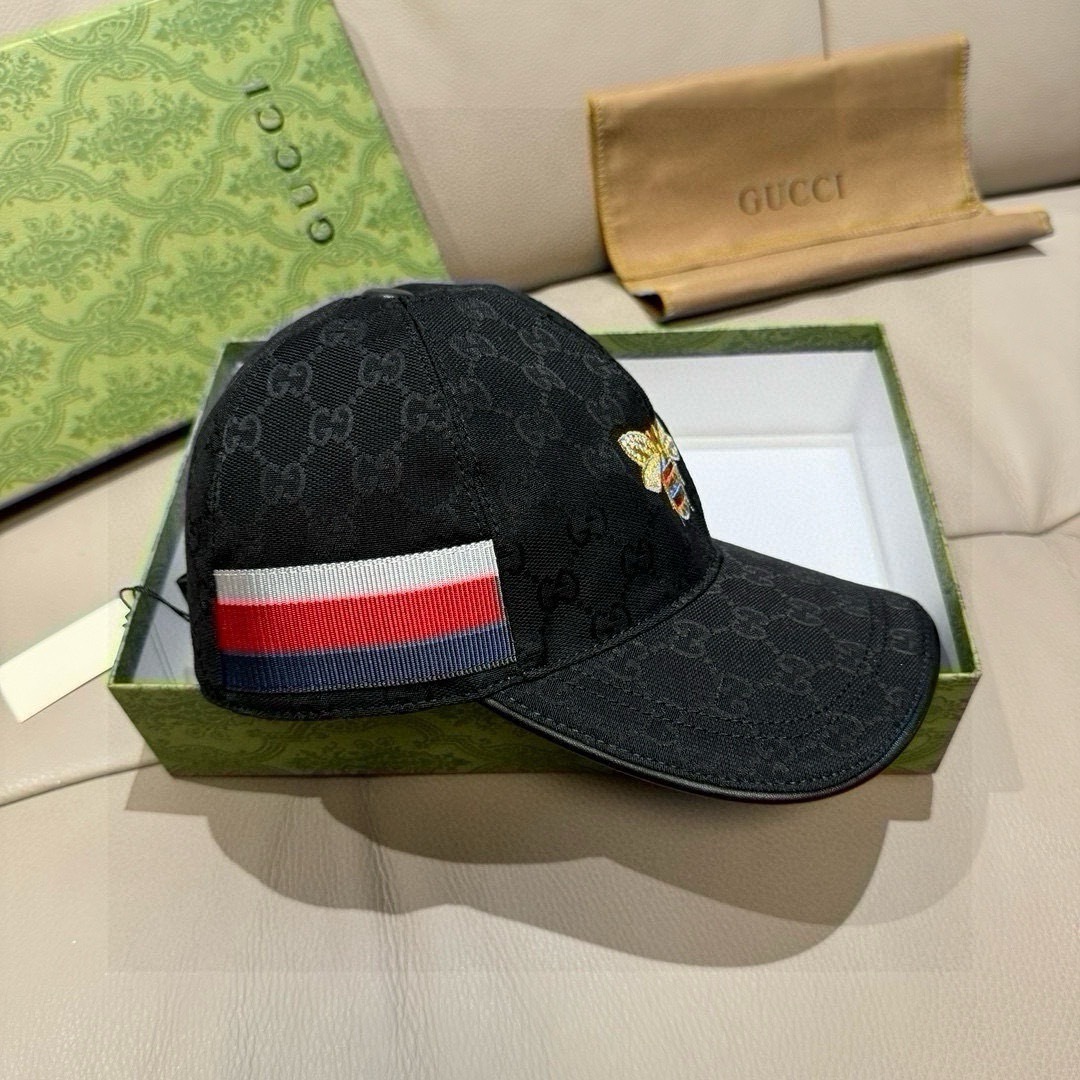 Gucci Original GG canvas baseball hat with a Web stripe detail and an embroidered bee.