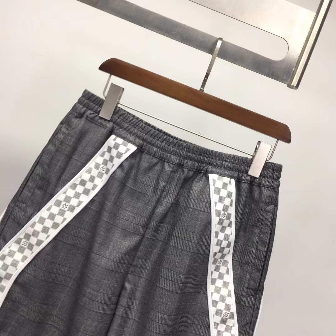 LV Damier Cotton Casual Shorts in a grey color