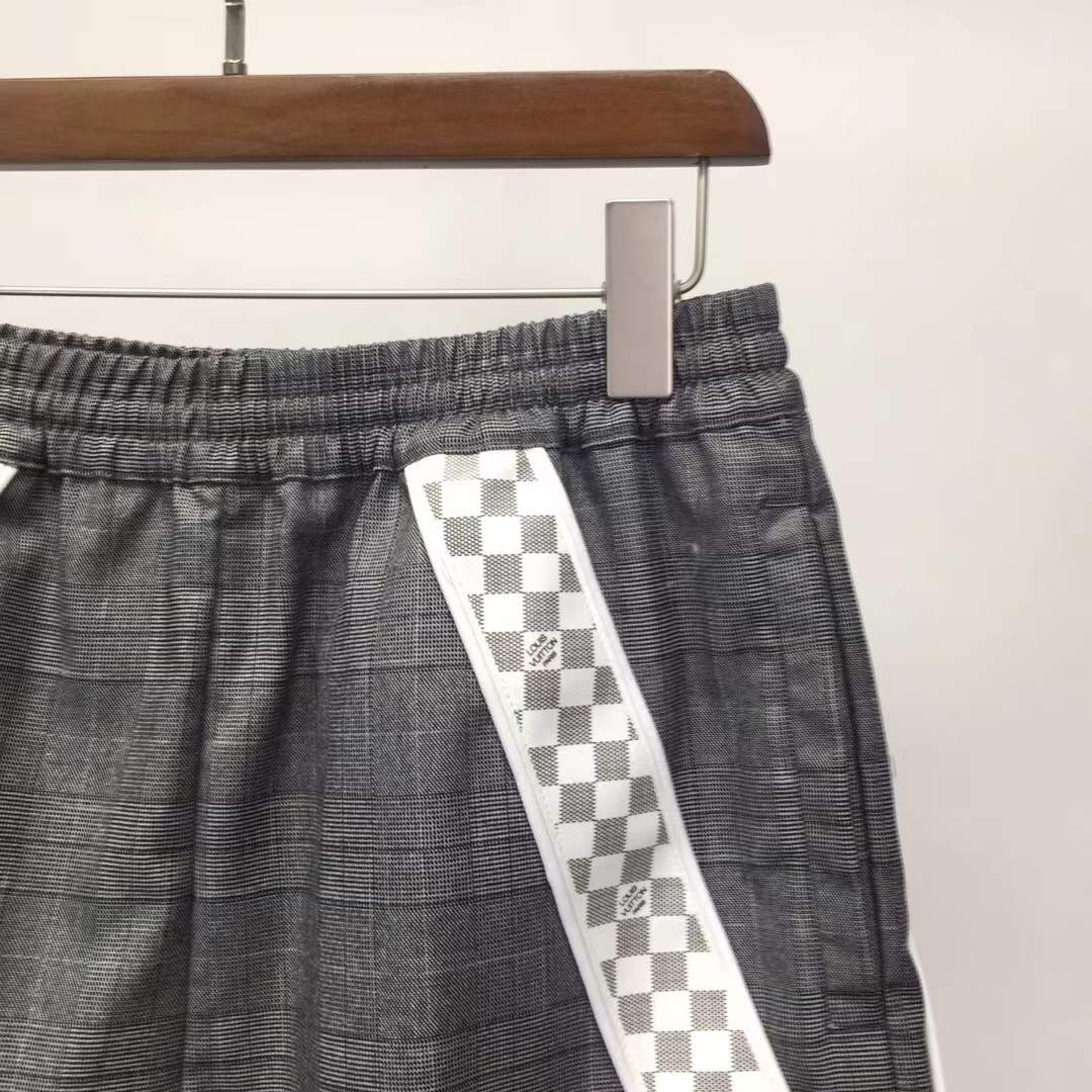 LV Damier Cotton Casual Shorts in a grey color