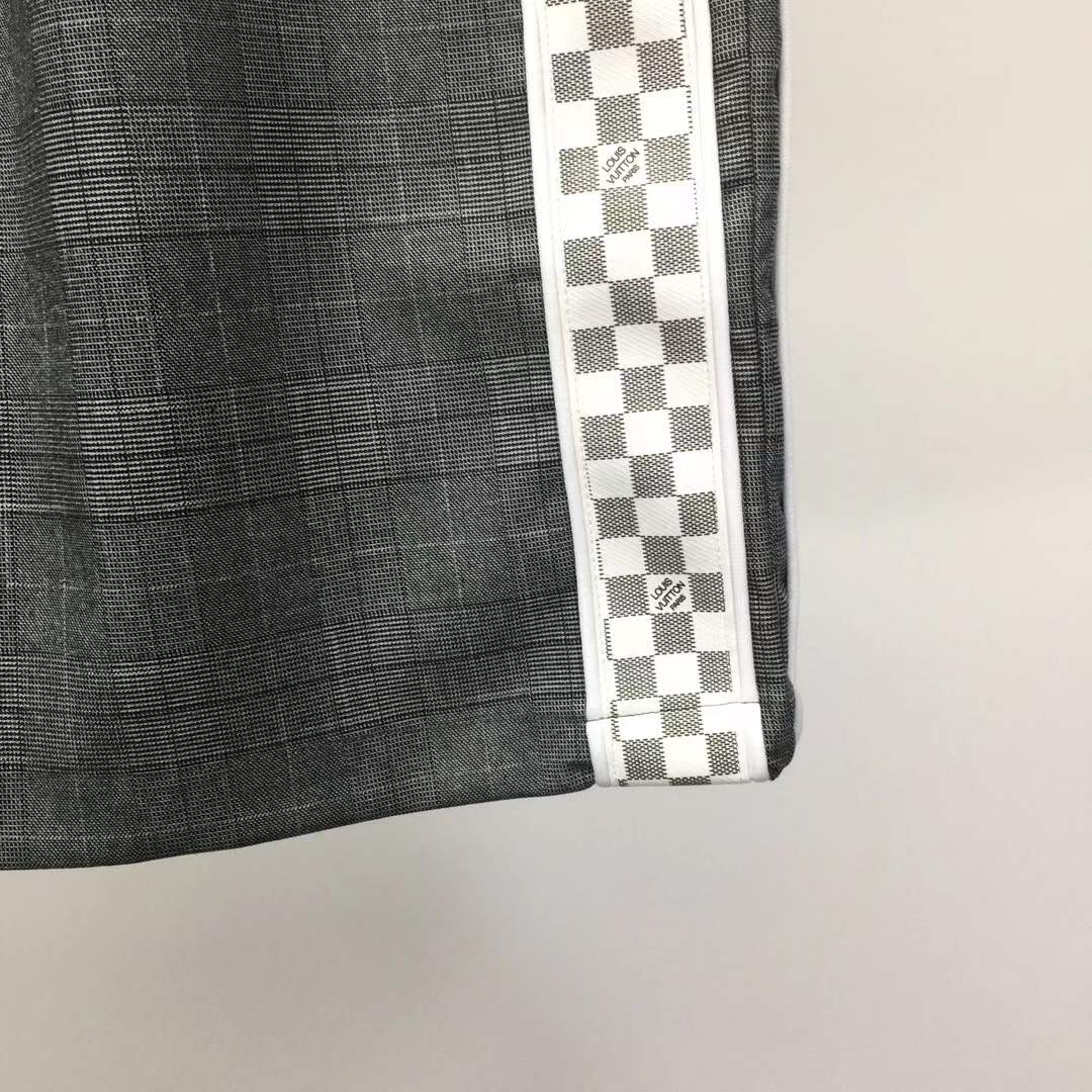 LV Damier Cotton Casual Shorts in a grey color