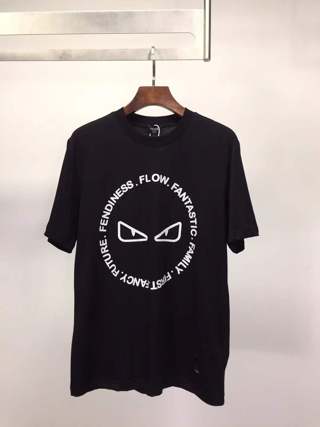 Fendi Black Eyes & Motto Print T-shirt in cotton.