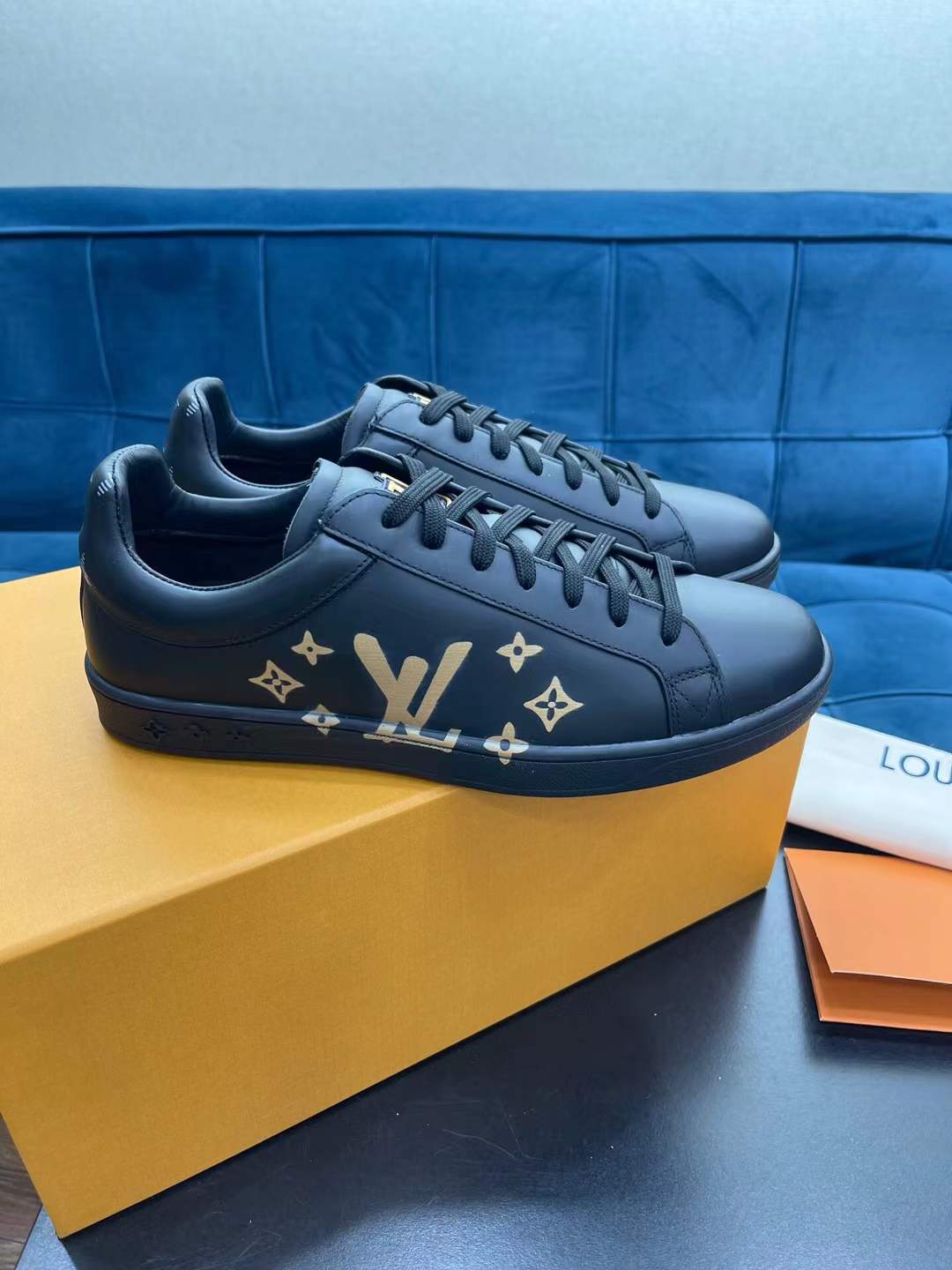 Lv Luxembourg Samothrace sneakers in black calf leather