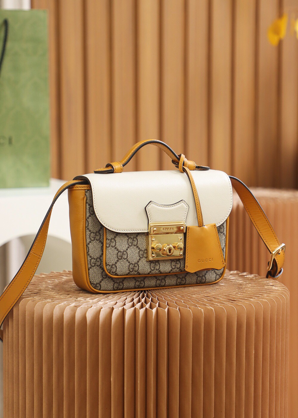 Gucci Padlock Messenger bag White 658487 GG Supreme canvas with white and burnt orange leather trim Size 21*14*5cm