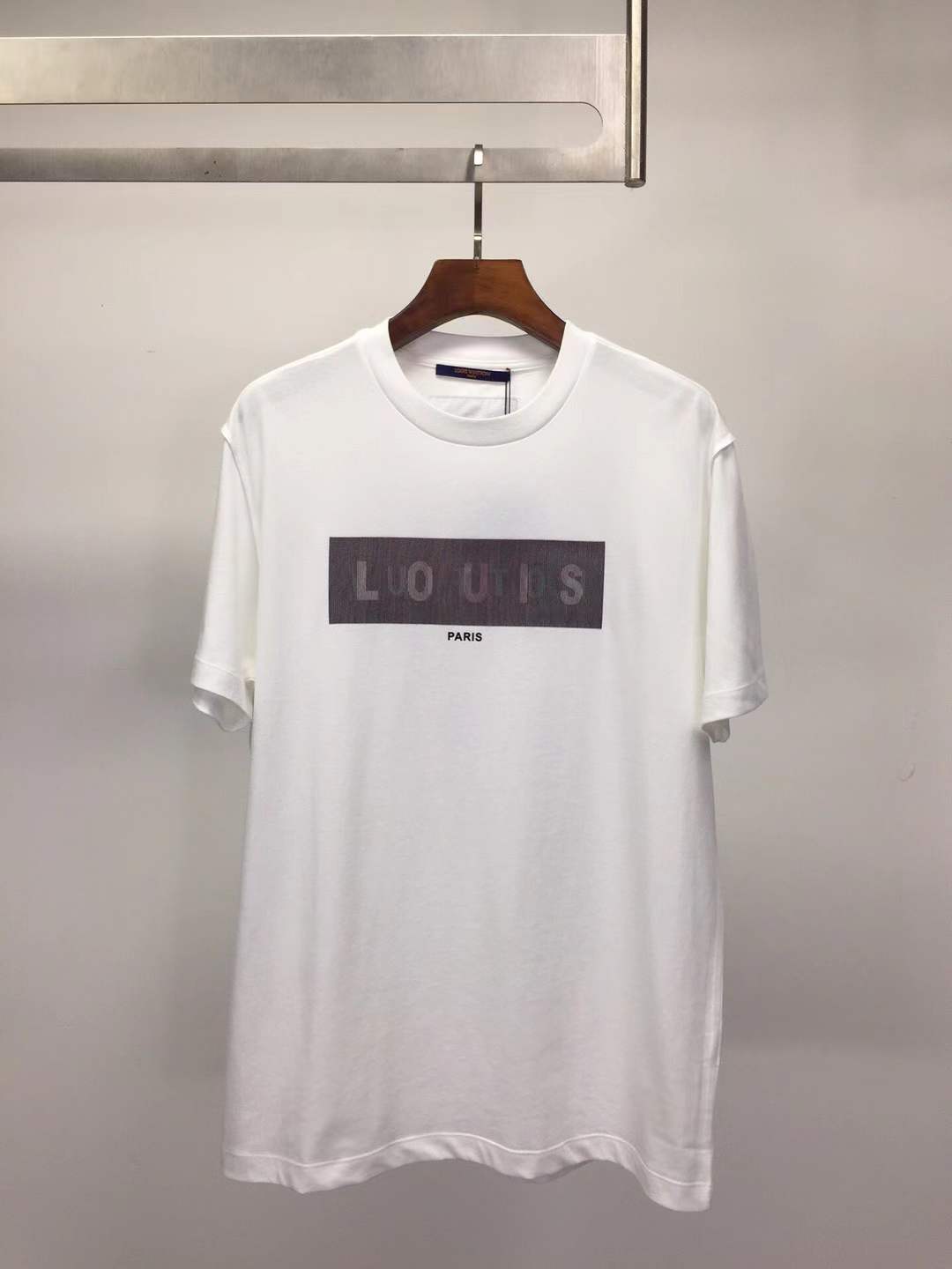 LV RM221M NPG Thermoheat Reactive Print T-shirt in black cotton.