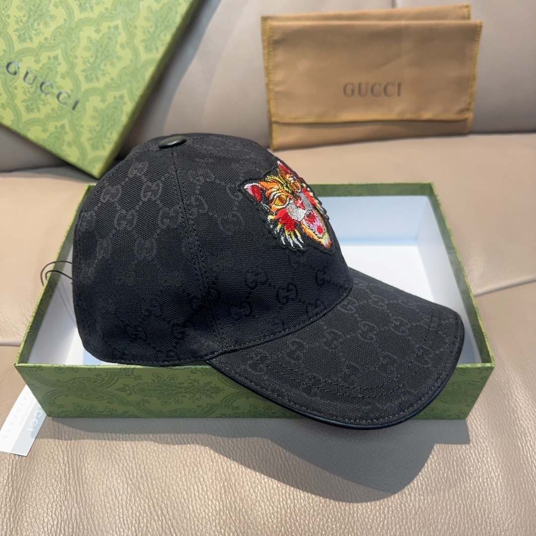 Gucci GG baseball hat with a tiger print