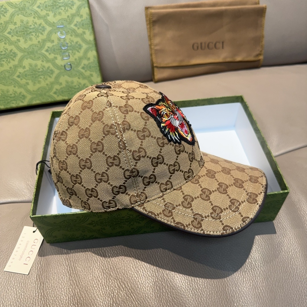 Gucci Tigers Print GG Supreme canvas baseball hat.