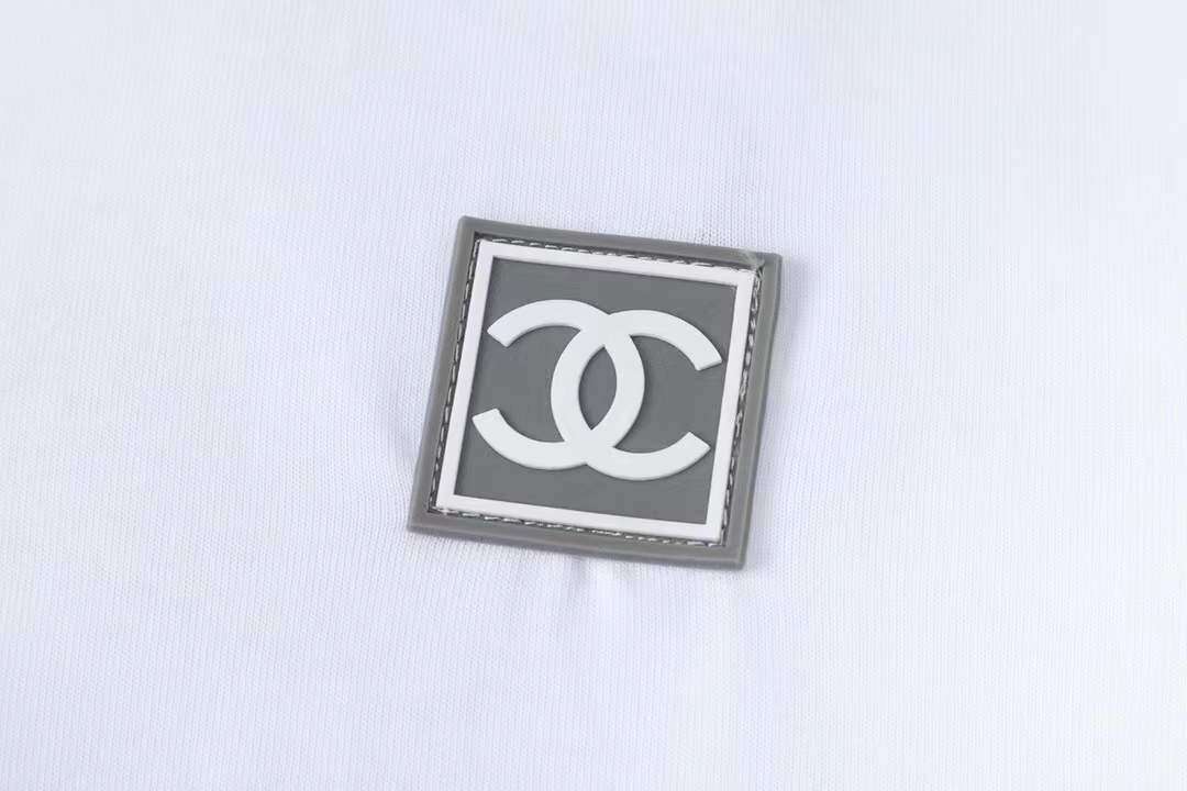 chanel logo crew neck t-shirt.