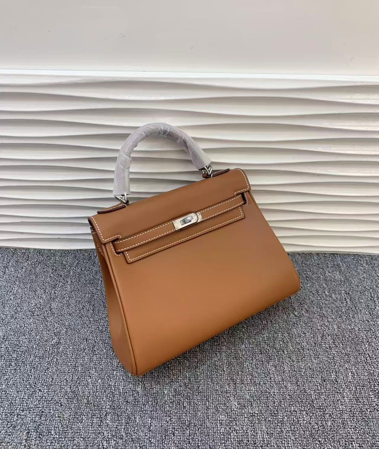 Hermès Kelly Sellier 25 handbag in gold Epsom leather with palladium hardware