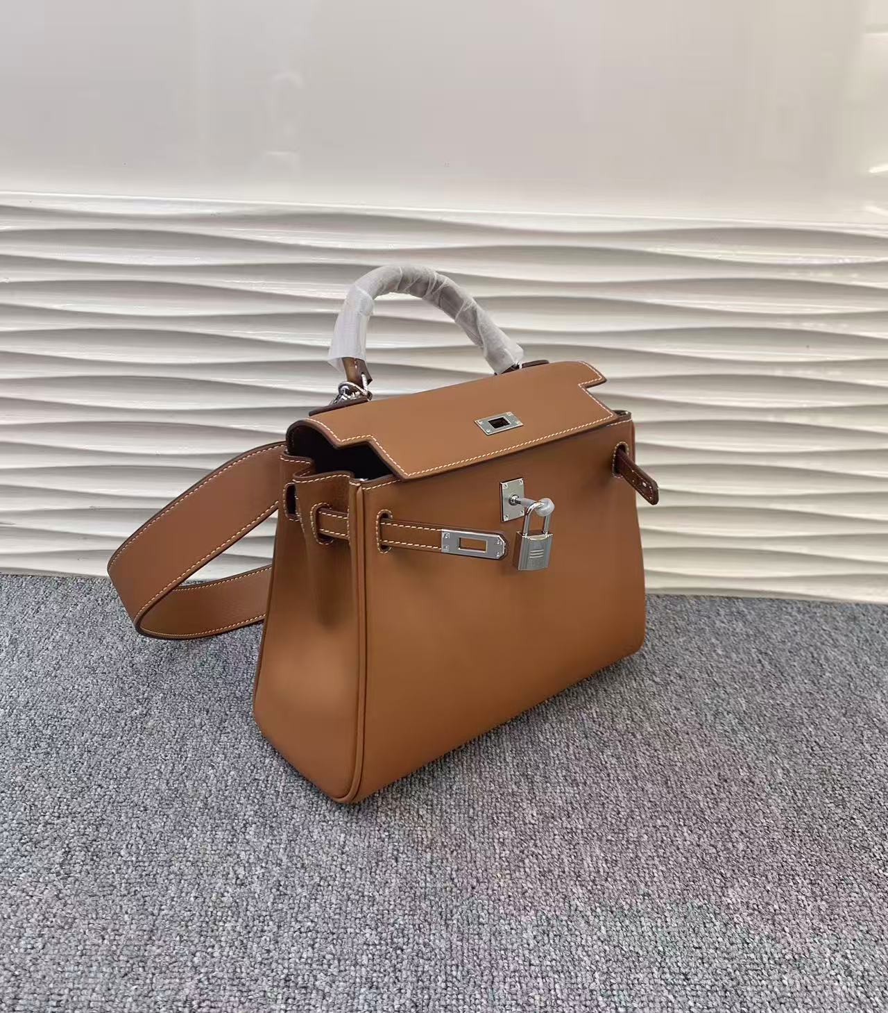 Hermès Kelly Sellier 25 handbag in gold Epsom leather with palladium hardware