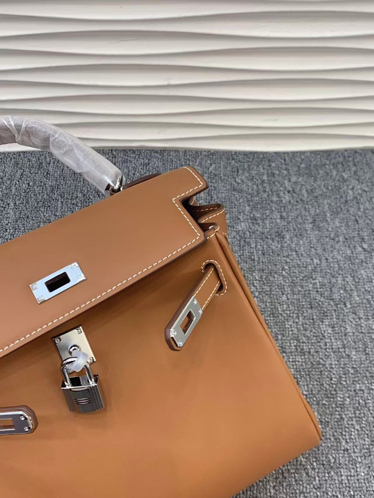 Hermès Kelly Sellier 25 handbag in gold Epsom leather with palladium hardware