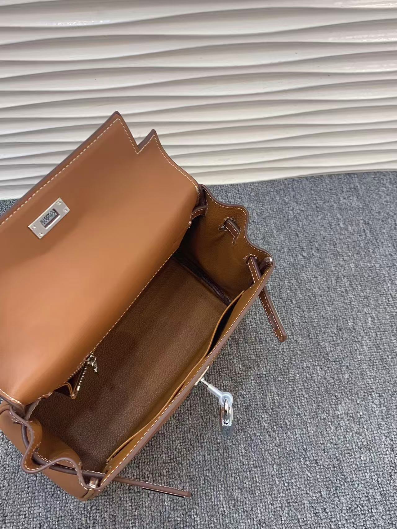 Hermès Kelly Sellier 25 handbag in gold Epsom leather with palladium hardware