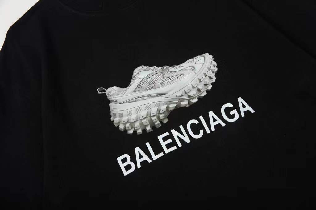 Balenciaga medium-fit cotton jersey t-shirt with a shoe print