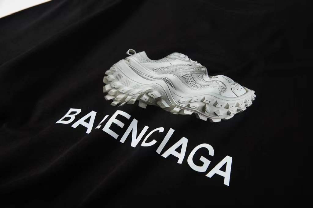 Balenciaga medium-fit cotton jersey t-shirt with a shoe print