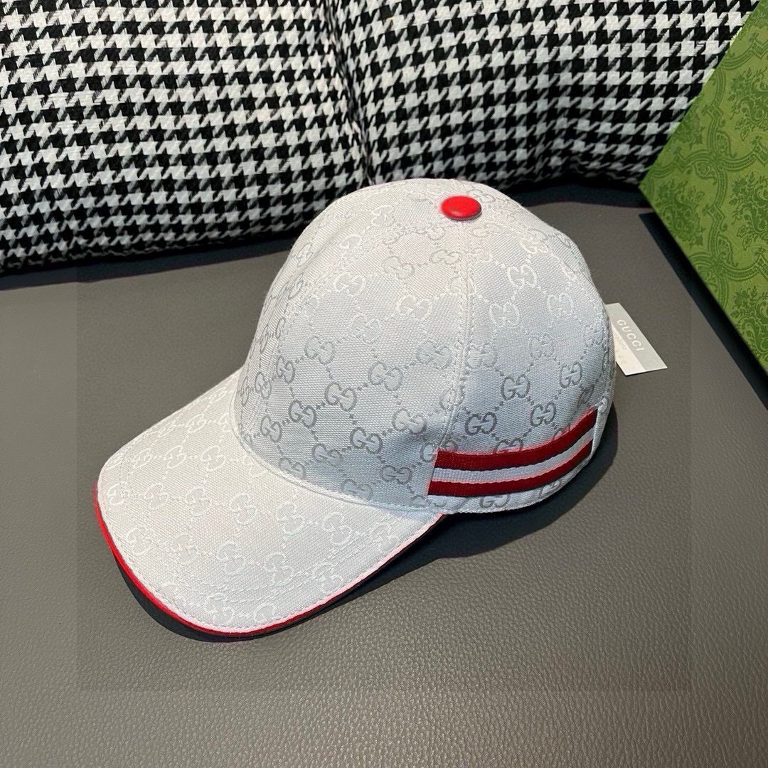 Gucci GG canvas baseball cap in white with a red and green web stripe