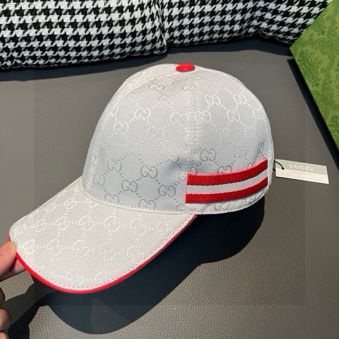 Gucci GG canvas baseball cap in white with a red and green web stripe