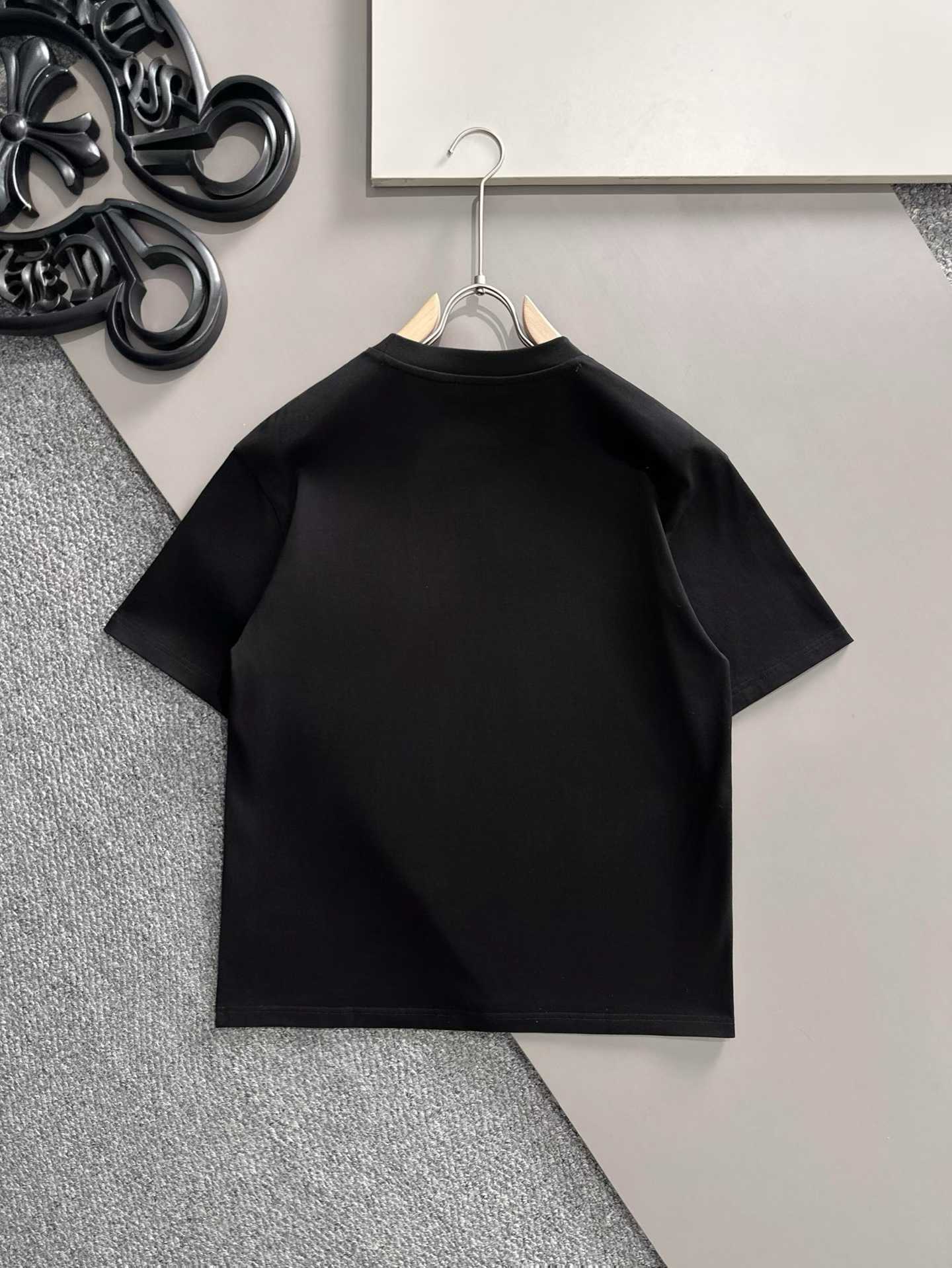 Fendi crew-neck T-shirt in black cotton featuring a yellow graphic crest and the signature FF logo