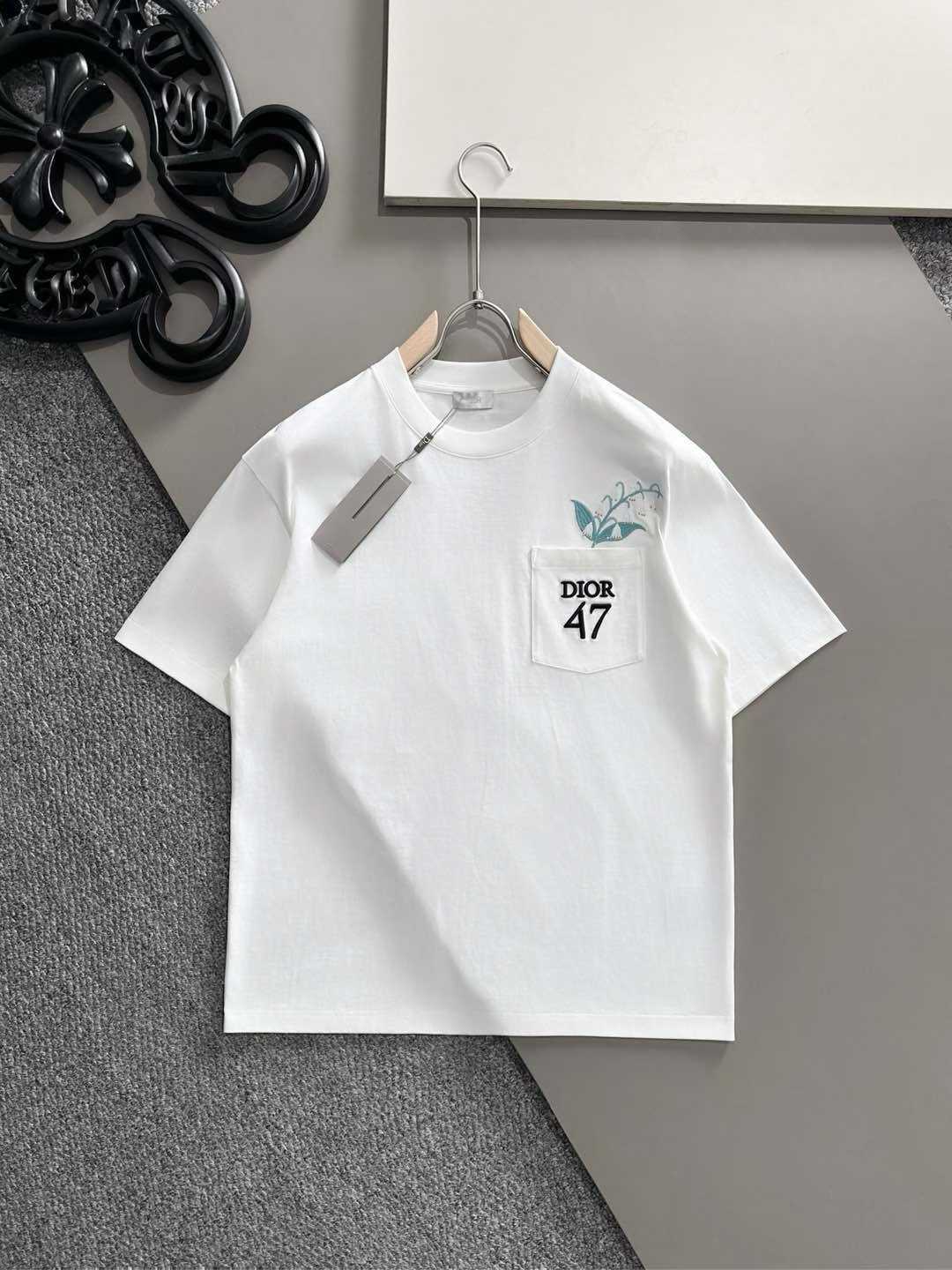 Dior 47 T-shirt with a pocket and a floral graphic
