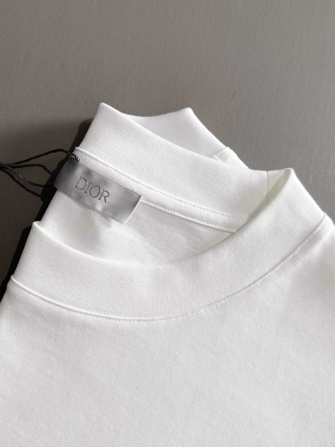 Dior 47 T-shirt with a pocket and a floral graphic