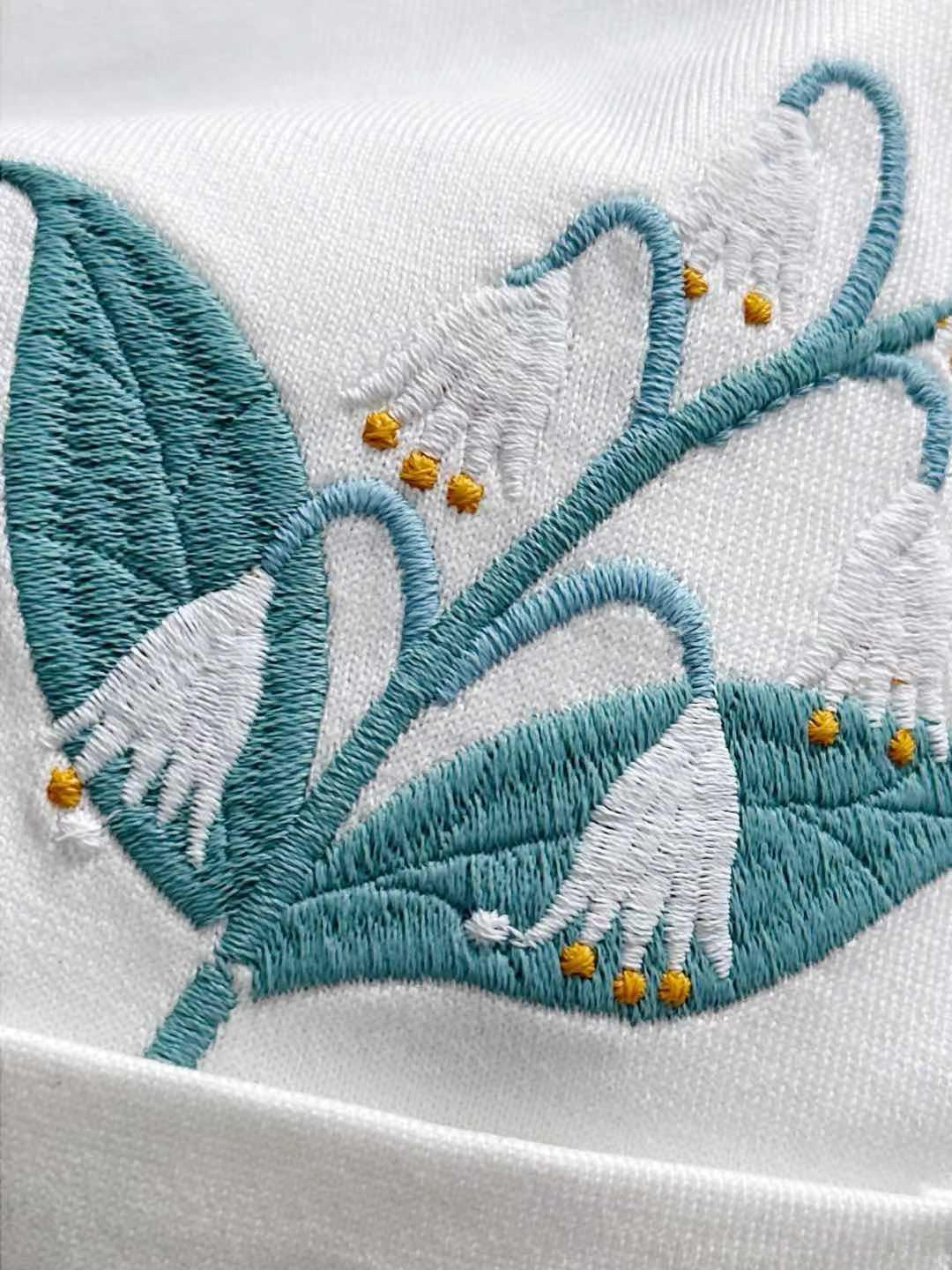 Dior 47 T-shirt with a pocket and a floral graphic