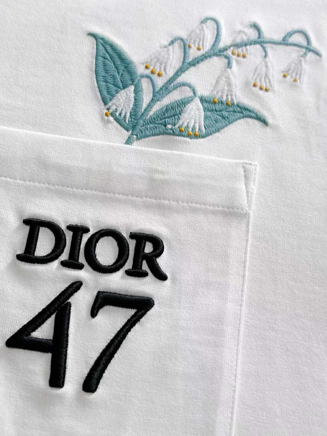 Dior 47 T-shirt with a pocket and a floral graphic