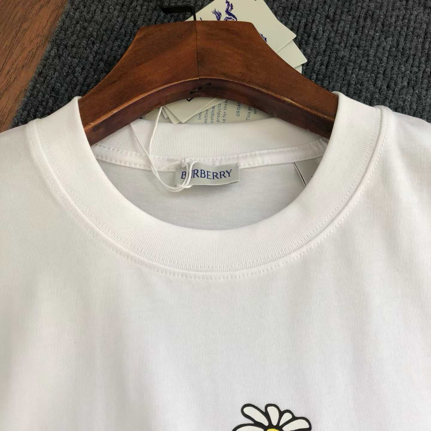 burberry white cotton Burberry Daisy Logo T-shirt