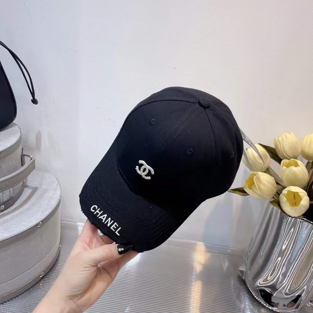 Chanel baseball cap classic interlocking 'CC' logo and a "CHANEL" text embroidery