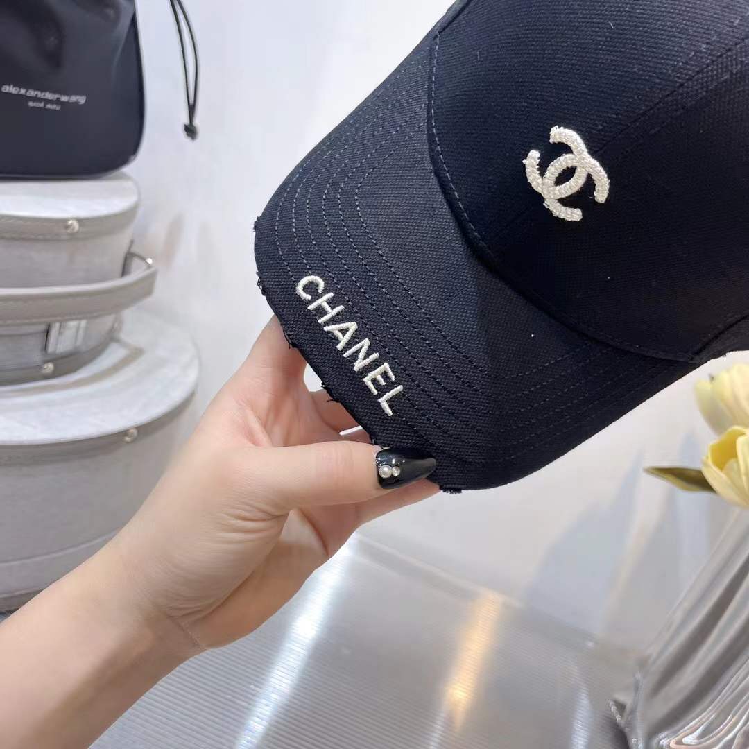 Chanel baseball cap classic interlocking 'CC' logo and a "CHANEL" text embroidery