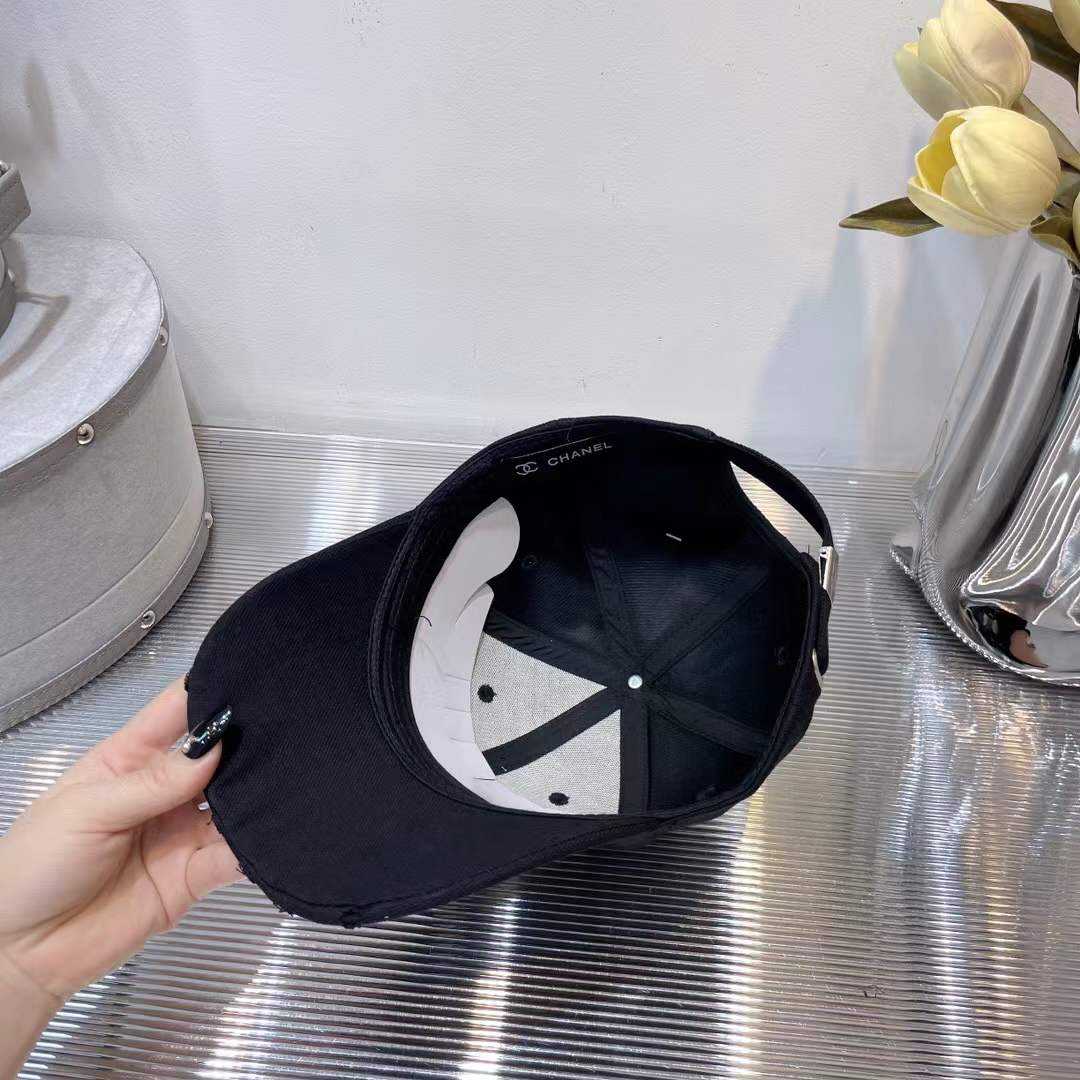 Chanel baseball cap classic interlocking 'CC' logo and a "CHANEL" text embroidery