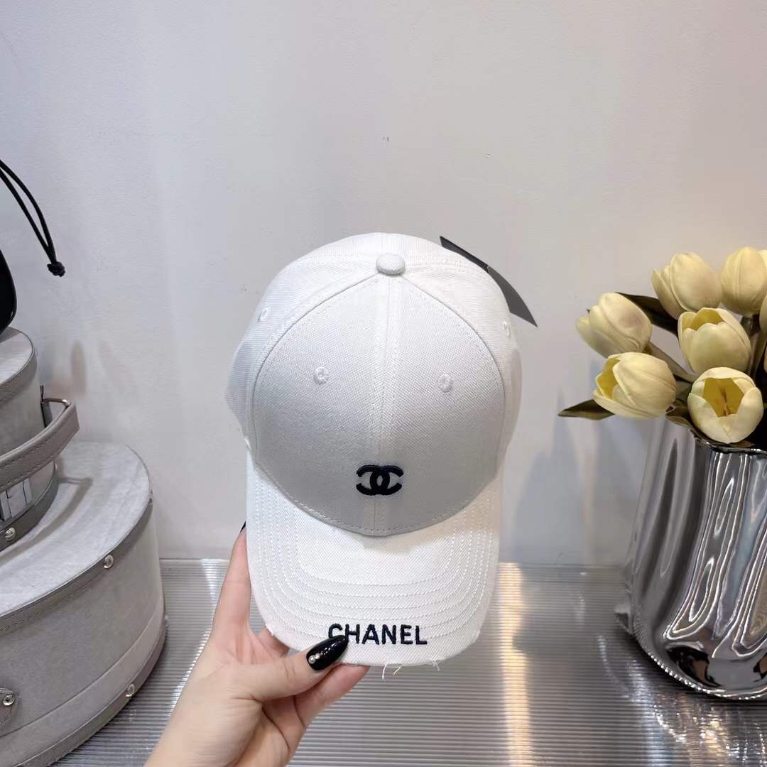 Chanel cotton baseball cap with an embroidered black CC logo