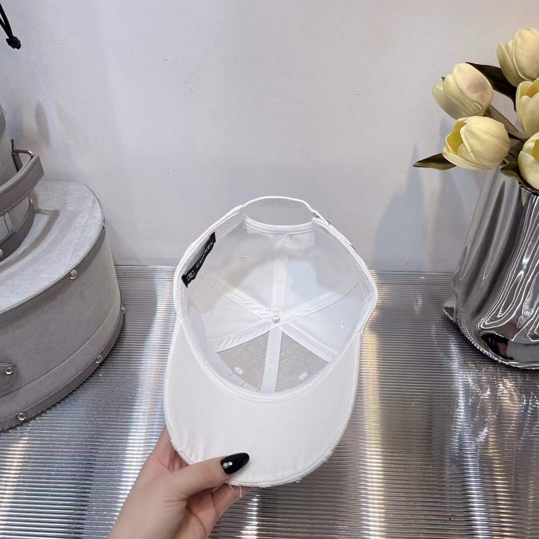 Chanel cotton baseball cap with an embroidered black CC logo