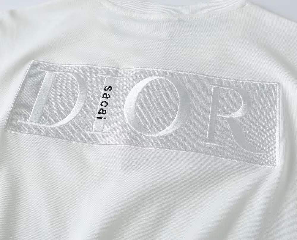 christian dior white cotton crew-neck T-shirt with a chest pocket