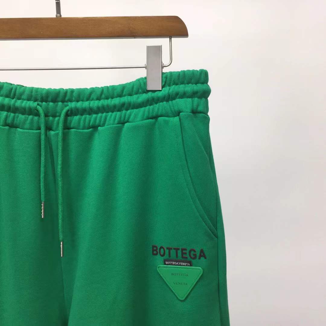Bottega Veneta green cotton jersey drawstring shorts.