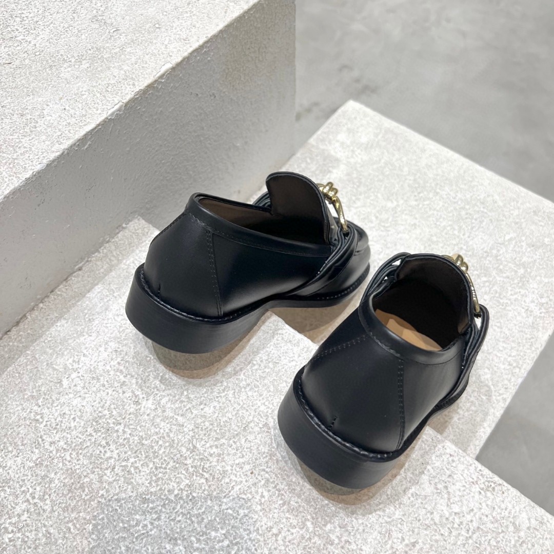 Bottega Veneta Astaire loafers Black calfskin leather with a silver-tone metallic knot detail.