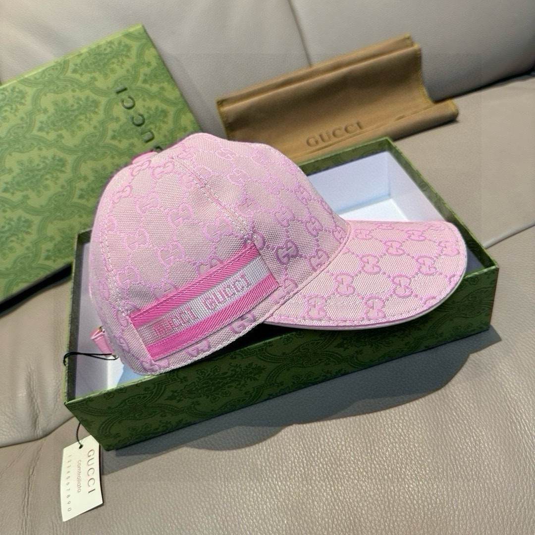 Gucci GG canvas baseball hat in pink