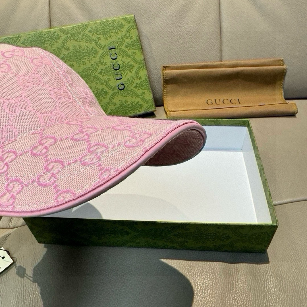 Gucci GG canvas baseball hat in pink