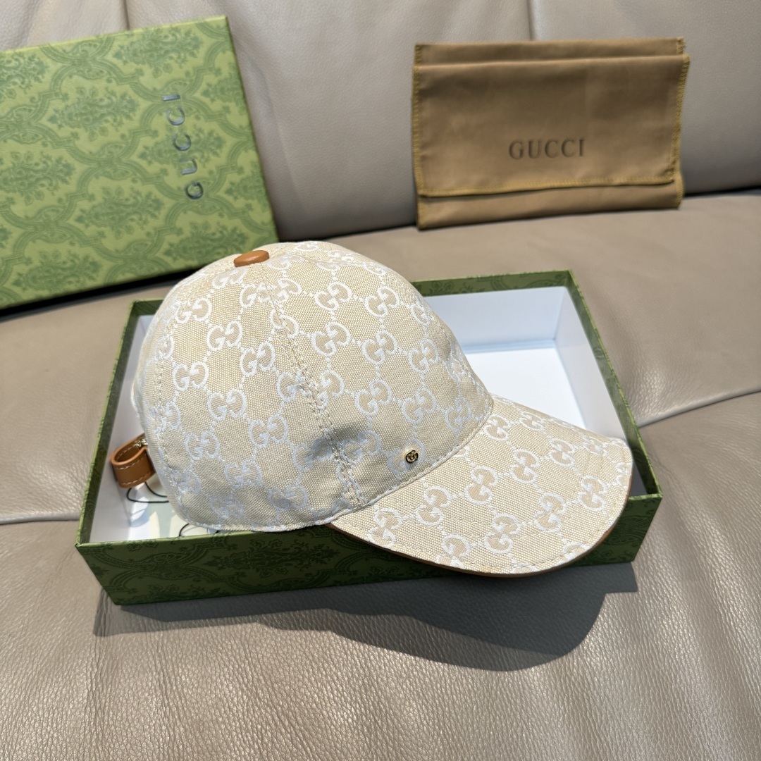 Gucci beige and white GG canvas baseball cap