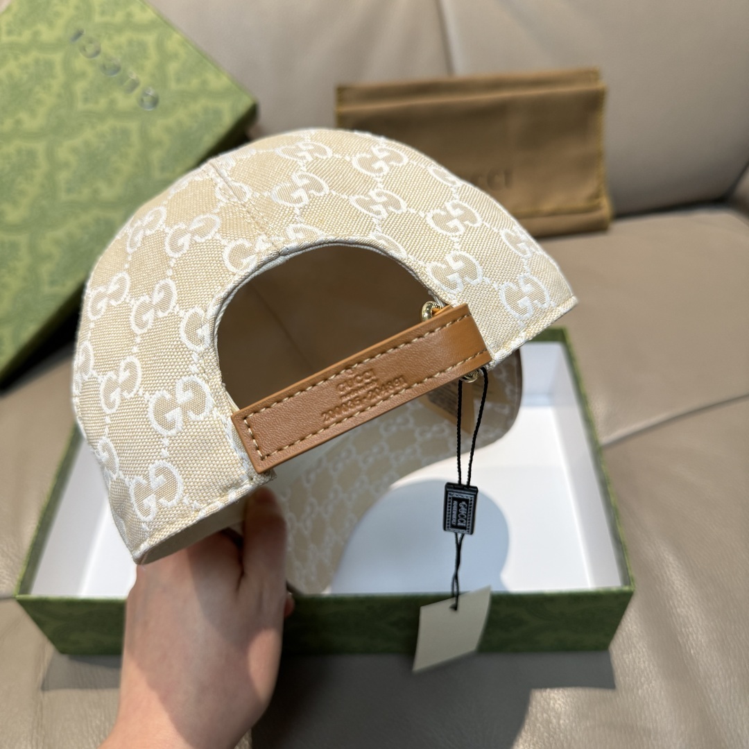 Gucci beige and white GG canvas baseball cap