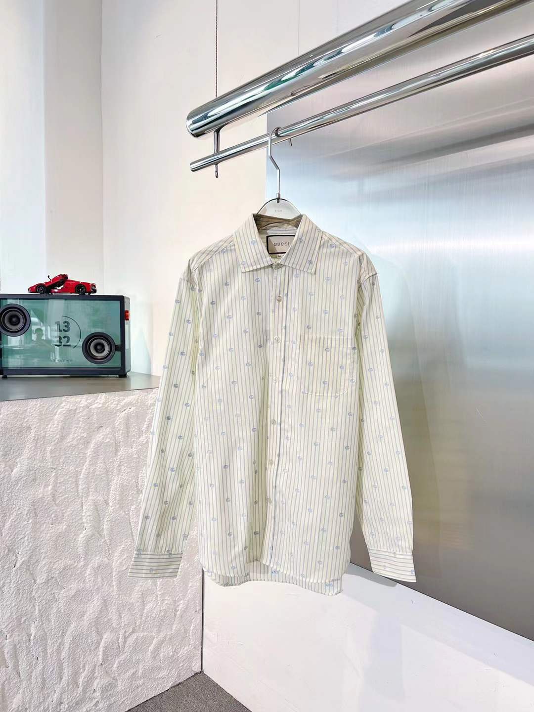 Gucci cotton striped shirt with a micro logo pattern in off-white and blue.